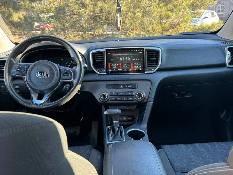Kia sportage официал
2018 Год выпуска
Двигатель 2.0 бензин
Коробка автомат
Пробег 139 тыс. Км
Автомобиль в отличном состоянии,
Кузов весь в заводском окрасе !
Вложения не какого не требует от слова совсем !
В машине есть все для комфорта,
Кондиционер,
Датчики света, и дождя,
Подогревы сидений передних, и задних,
Подогревы зеркал, зоны дворников,
Многофункциональная магнитола
Usb, bluetooth, громкая связь,
Камера заднего вида,
И многое другое !
С документами полный порядок продажа с полным переоформлением в мрэо
Г. Донецк
Цена 1.865 тыс. ₽
Звоните остальное по
+79495210885
📲 Tg: r. B
📞 Звоните: +7(949)5210885 - фотография - 10