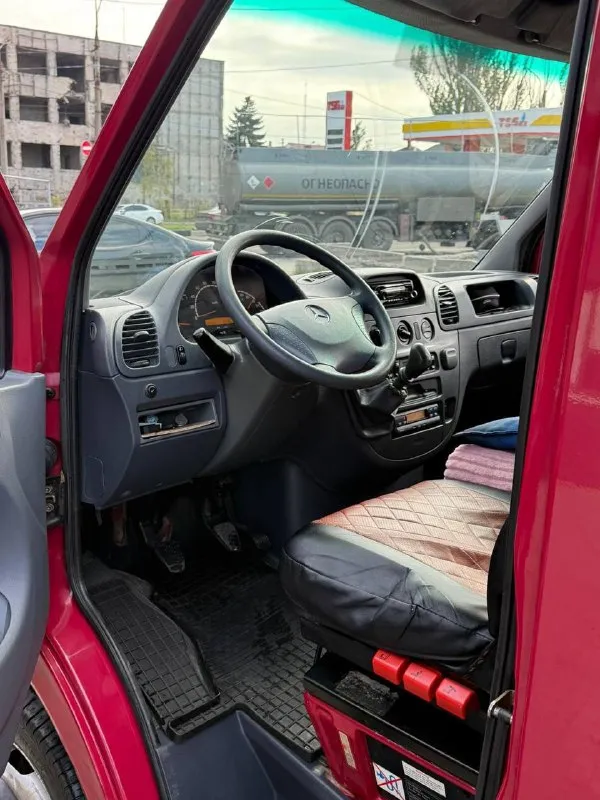 Срочно ‼️ mercedes sprinter 2005 год объем 2,7 колеса новые тахограф, заводская автономка, кондиционер, все стеклоподъемники тяжелые грузы не возила. возила ягоду +79495610399 мариуполь цена 2 млн 📲 tg: @elya1420 📞 звоните: +7(949)5610399 - фотография - 9