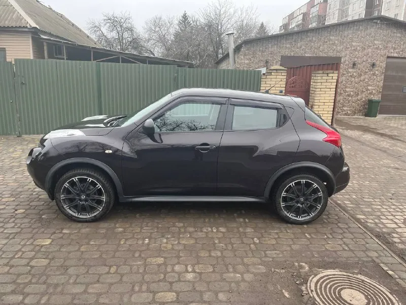 Nissan juke. год 2014. двигатель 1.6. коробка автомат. пробег 215т. цвет баклажан. не бит. в отлично... - фотография
