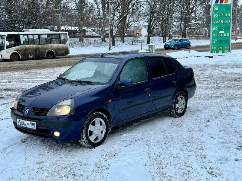 Продаю renault symbol 2004 года рестайлинг. местный авто покупался в автосалоне в донецке. один хозяин. 1.4 газ/бензин. техника авто на 5+ ходовая новая не гнилой, кузов оцинкован. есть мелкие возрастные нюансы. комплектация с гидроусилителем, кондиционером, подогревами, омывателями фар и т. д свежая зимняя резина. машина не подводит никогда юридически чистый автомобиль донецк 245.000 рублей +79495097888 📲 tg: … 📞 звоните: +7(949)5097888 - фотография - 2