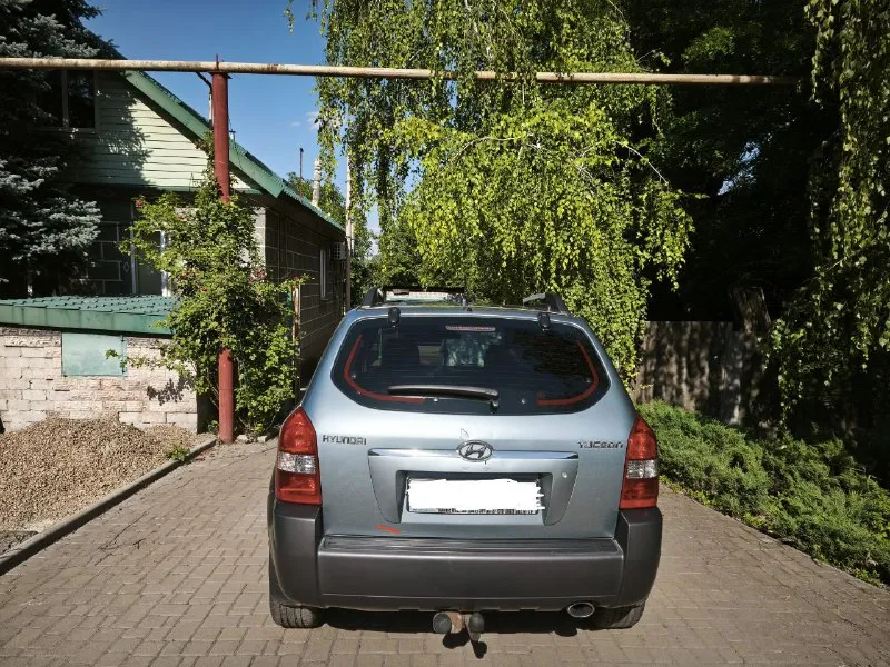 Продам hyundai tucson. год-2008. 2.0 бензин/газ передний привод. один хозяин. пробег 264 тыс. км. на пробеге 257 тыс. км была произведена замена двс на новый контрактный, при переоформлении впишется. тормозные диски + колодки новые, новый комплект сцепления. коробка механика. машина в хорошем состоянии, делать ничего не нужно. учет рф, переоформление без проблем. кондиционер, полный электропакет, центр. замок, подогревы сидений. цена- 950 000 руб. торг у капота!!! осмотр г. макеевка. телефон для связи: +7(949)3213294 📞 звоните: +7(949)3213294 - фотография - 2