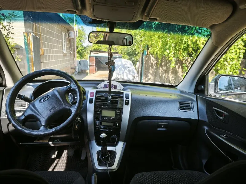 Продам hyundai tucson. год-2008. 2.0 бензин/газ передний привод. один хозяин. пробег 264 тыс. км. на пробеге 257 тыс. км была произведена замена двс на новый контрактный, при переоформлении впишется. тормозные диски + колодки новые, новый комплект сцепления. коробка механика. машина в хорошем состоянии, делать ничего не нужно. учет рф, переоформление без проблем. кондиционер, полный электропакет, центр. замок, подогревы сидений. цена- 950 000 руб. торг у капота!!! осмотр г. макеевка. телефон для связи: +7(949)3213294 📞 звоните: +7(949)3213294 - фотография - 5