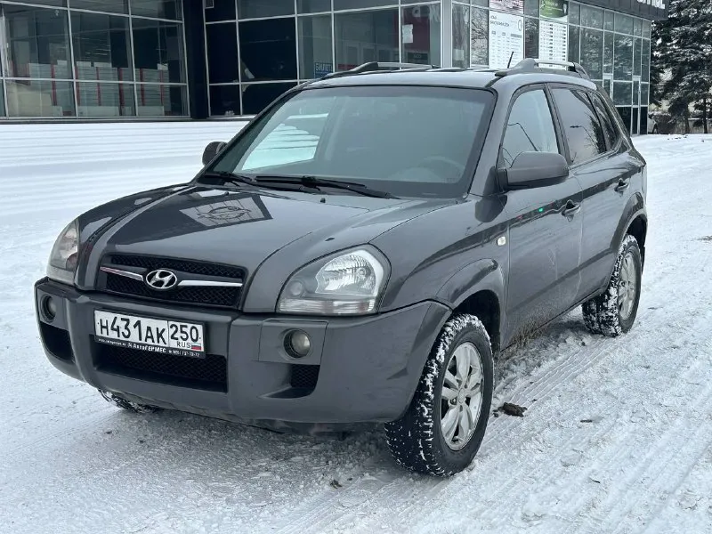 Продам hyundai tucson 2.0 бензин полный привод год выпуска 2008 коробка механика пробег 191000 тысяч... - фотография