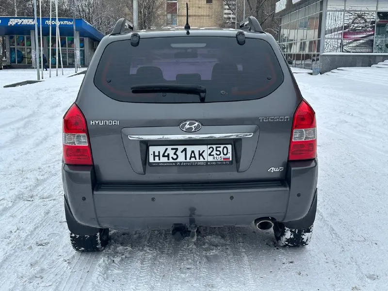 Продам hyundai tucson 2.0 бензин полный привод год выпуска 2008 коробка механика пробег 191000 тысячи в идеальном состоянии без рыжиков без дтп в родной краске все стекла родные по двигателю вся идеальная не троит не дымит масло не кушает коробка работает идеально не хрустит не выбивает всё скорости работают идеально подвеска вся обслужена ничего не стучит не гремит салон чистый ухоженный два ключа по комплектации имеется климат контроль работает бортовой компьютер подогрев сидений подогрев зеркал 4 стеклоподъемник и многое другое цена 880 000 +79493943583 ✅подписаться✅ 📰разместить объявление📰 📞 звоните: +7(949)3943583 - фотография - 3