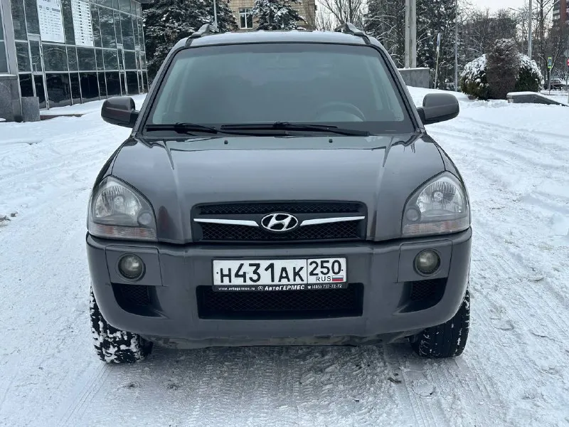 Продам hyundai tucson 2.0 бензин полный привод год выпуска 2008 коробка механика пробег 191000 тысячи в идеальном состоянии без рыжиков без дтп в родной краске все стекла родные по двигателю вся идеальная не троит не дымит масло не кушает коробка работает идеально не хрустит не выбивает всё скорости работают идеально подвеска вся обслужена ничего не стучит не гремит салон чистый ухоженный два ключа по комплектации имеется климат контроль работает бортовой компьютер подогрев сидений подогрев зеркал 4 стеклоподъемник и многое другое цена 880 000 +79493943583 ✅подписаться✅ 📰разместить объявление📰 📞 звоните: +7(949)3943583 - фотография - 6