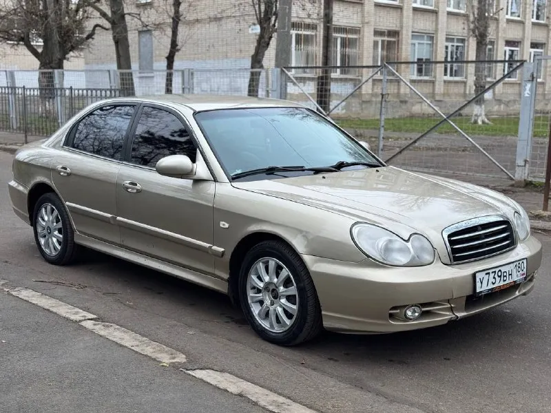 Продам авто hyundai sonata 2.0 мкпп 2004г. в достойном состоянии для своего возраста! гур, климат, 4эл. стеклоподъёмника, кожаный салон ухоженный. по техники авто в полном порядке, коробка, двигатель ничего не стучит не гремит, салон также в хорошем состоянии. авто не новое не питайте иллюзий, но за эти деньги сел поехал, по цене лады! адекватным людям торг будет ✅ с удовольствием предоставлю больше информации по тел. +79895329511 what's app, telegram ✅ 370.000 тыс. руб - фотография - 2