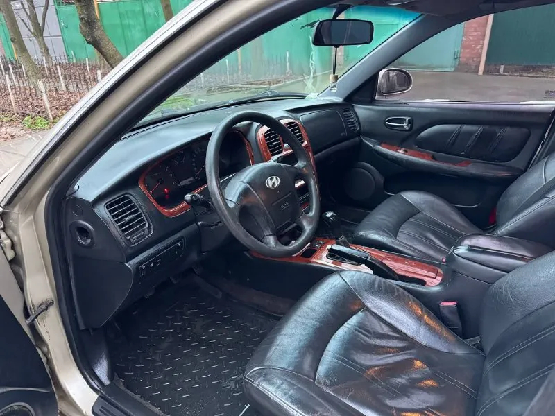 Продам авто hyundai sonata 2.0 мкпп 2004г. в достойном состоянии для своего возраста! гур, климат, 4эл. стеклоподъёмника, кожаный салон ухоженный. по техники авто в полном порядке, коробка, двигатель ничего не стучит не гремит, салон также в хорошем состоянии. авто не новое не питайте иллюзий, но за эти деньги сел поехал, по цене лады! адекватным людям торг будет ✅ с удовольствием предоставлю больше информации по тел. +79895329511 what's app, telegram ✅ 370.000 тыс. руб - фотография - 8