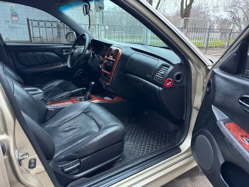 Продам авто hyundai sonata 2.0 мкпп 2004г. в достойном состоянии для своего возраста! гур, климат, 4эл. стеклоподъёмника, кожаный салон ухоженный. по техники авто в полном порядке, коробка, двигатель ничего не стучит не гремит, салон также в хорошем состоянии. авто не новое не питайте иллюзий, но за эти деньги сел поехал, по цене лады! адекватным людям торг будет ✅ с удовольствием предоставлю больше информации по тел. +79895329511 what's app, telegram ✅ 370.000 тыс. руб - фотография - 9