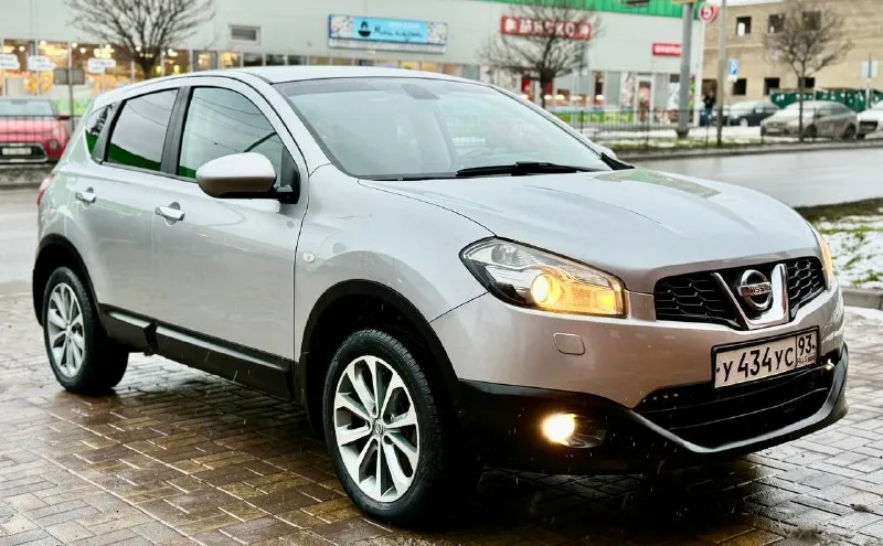 Nissan qashqai 2011 год рестайлинг, 2.0 литра бензин акпп в полной комплектации без дтп по кузову без рыжиков даже намека нет на ржавчину! снизу как новая! автомобиль всю жизнь южный не москва не питер! покупалась новой в краснодарском крае и там всегда эксплуатировалась, салон как новый, техническая часть в отличном состоянии без нареканий обслужена вся! расходники заменены 3 тыс км назад! дополнительно установлено планшет камера заднего вида передние парктронники, у автомобиля работает все отлично без нареканий! два комплекта ключей полный пакет документов! юридически все идеально чисто любые проверки любое оформление! автотека зеленая! резина зимняя на r17, срочно все вопросы по телефону звонить в любое время! осмотр город донецк! цена 980 000 тыс руб, +7949-612-37-14 +7949-401-03-58 - фотография - 3