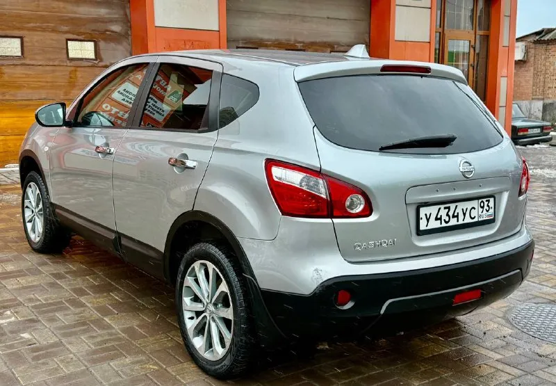 Nissan qashqai 2011 год рестайлинг, 2.0 литра бензин акпп в полной комплектации без дтп по кузову без рыжиков даже намека нет на ржавчину! снизу как новая! автомобиль всю жизнь южный не москва не питер! покупалась новой в краснодарском крае и там всегда эксплуатировалась, салон как новый, техническая часть в отличном состоянии без нареканий обслужена вся! расходники заменены 3 тыс км назад! дополнительно установлено планшет камера заднего вида передние парктронники, у автомобиля работает все отлично без нареканий! два комплекта ключей полный пакет документов! юридически все идеально чисто любые проверки любое оформление! автотека зеленая! резина зимняя на r17, срочно все вопросы по телефону звонить в любое время! осмотр город донецк! цена 980 000 тыс руб, +7949-612-37-14 +7949-401-03-58 - фотография - 4