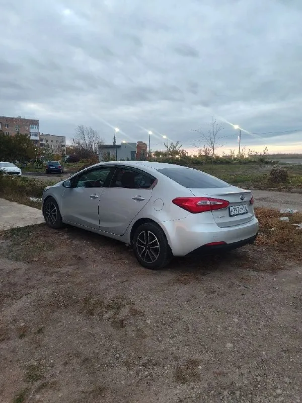 Продам kia cerato 3 2014 2.0 бензин 116 тыс пробег родной пробег родной окрас! Двухзонный климат-контроль, бесключевой доступ, подогрев всех сидений/лобового стекла, датчик света, круиз-контроль, парктроник, два ключа. Цена 1.240 000₽ торг. Т. +79497271178
📞 Звоните: +7(949)7271178 - фотография - 5