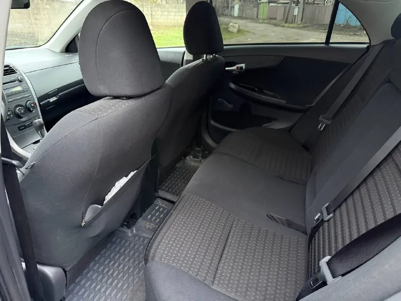 💥 продам toyota corolla / toyota королла ❗️ у авто маленький пробег, за всё время была у двух владельцев, покупали для себя в семью, выбирали долго и тщательно, для себя 📆 год выпуска: 2010 ⚙ : 1.6 бензин, 124 л. с. 🕹 тип кпп: автомат, надёжный aisin 🛞 пробег: 151 тыс. км. (подтверждённый) ▫ учёт луганский, не пригон! ▫ ходовая в отличном состоянии ▫ кузов без ржавчины и дыр, есть незначительные следы эксплуатации ▫ салон чистый, не затёртый, пробег небольшой ▫ кондиционер, подогрев передних сидений, электрорегулировка зеркал, парктроники, омыватель фар, abs, esp. ▫ дорогая сигнализация starline, 2 брелка ▫ резину уже переобул на зимнюю, отдам также комплект летней резины 🌆 алчевск 💸 цена - 1.100 млн, торг у капота. 📞 +7 (959) 517-73-22 (часто отсутствует связь, пишите в телеграмм) 📞 звоните: +7(959)5177322 - фотография - 7