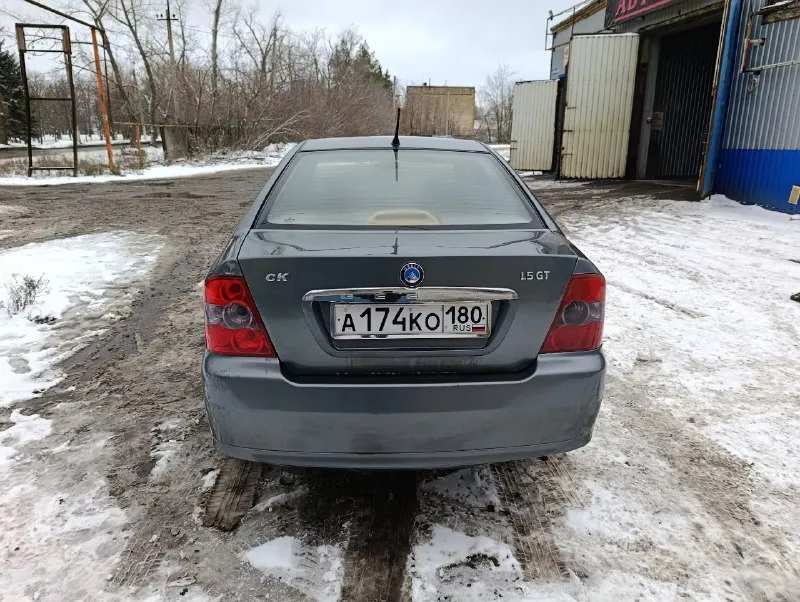 Продам geely ck 2010 год пробег 135 000км газ/бензин 1.5 коробка механика резина лето новая, зима на других дисках отдам впридачу без нареканий заводится в любую погоду коробка в порядке печка дует центральный замок работает кондиционер отлично холодит 4 стеклоподьемника по электрике все работает документы в порядке переоформление без проблем осмотр г. макеевка пгт. нижняя крынка +7 949 406 87 51 цена 150 000 без торга 📞 звоните: +7(949)4068751 - фотография - 5