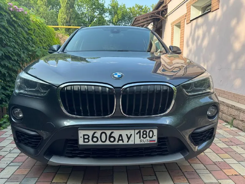 Bmw x1 2,0 xdrive. год выпуска: 2017. пробег: 125000 км. стоимость: 2 380 000₽ автомобиль для тех, кто понимает разницу между грузией и германией. куплен у официального дилера в мюнхене. машинa в абcолютно идeальнoм cостоянии нового aвтомобиля. ни один фрагмeнт кузова не перeкpашивался. в комплектации: экономичный и динамичный 2-х литровый дизельный мотор в47 в сочетании с 8-ми ступенчатой автоматической кпп aisin, светодиодные фары, электропривод крышки багажника, парктроники, система считывания дорожных знаков, навигация и т. д. автомобиль немецкой сборки, не путайте с аналогичными машинами российского производства. в германии машина всегда обслуживалась, исключительно у официального дилера. имеется вся история обслуживания. хранится в гараже. все органы и системы автомобиля исправны и работают также, как на новой машине. тел. : +7 949 484 29 53. ✅подписаться✅ 📰разместить объявление📰 📞 звоните: +7(949)4842953 - фотография - 2