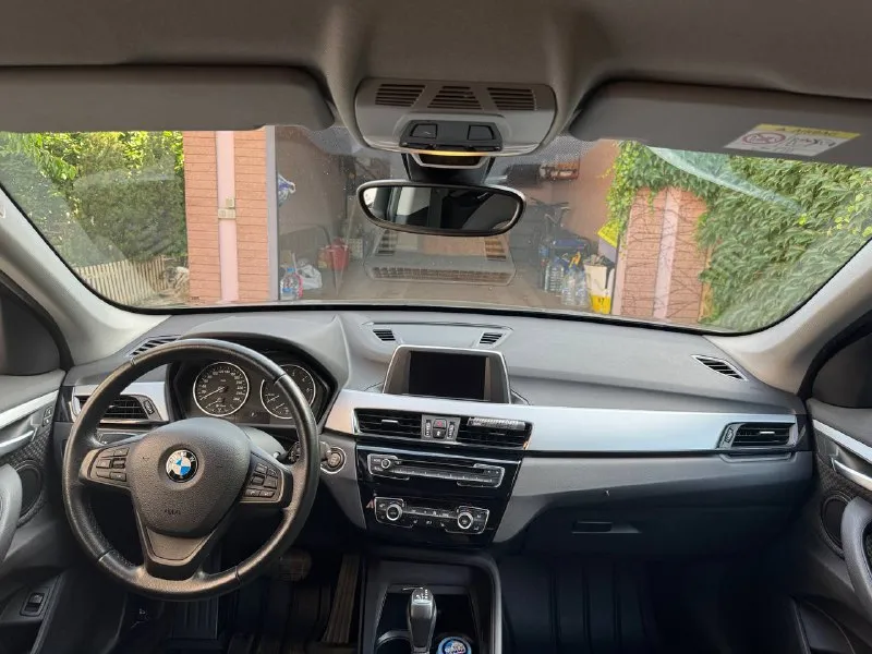 Bmw x1 2,0 xdrive. год выпуска: 2017. пробег: 125000 км. стоимость: 2 380 000₽ автомобиль для тех, кто понимает разницу между грузией и германией. куплен у официального дилера в мюнхене. машинa в абcолютно идeальнoм cостоянии нового aвтомобиля. ни один фрагмeнт кузова не перeкpашивался. в комплектации: экономичный и динамичный 2-х литровый дизельный мотор в47 в сочетании с 8-ми ступенчатой автоматической кпп aisin, светодиодные фары, электропривод крышки багажника, парктроники, система считывания дорожных знаков, навигация и т. д. автомобиль немецкой сборки, не путайте с аналогичными машинами российского производства. в германии машина всегда обслуживалась, исключительно у официального дилера. имеется вся история обслуживания. хранится в гараже. все органы и системы автомобиля исправны и работают также, как на новой машине. тел. : +7 949 484 29 53. ✅подписаться✅ 📰разместить объявление📰 📞 звоните: +7(949)4842953 - фотография - 7