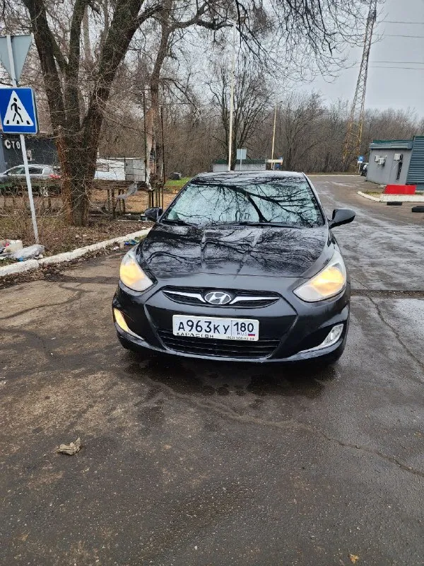 Продам hyundai солярис 2011 год 166 пробега 1.4 бензин механика кондиционер подогрев лобового подогрев сидений 4 стеклоподъемника камера заднего вида сенсорный магнитофон и тд авто в хорошем состоянии новая зимняя резина цена 750.000 руб торг осмотр макеевка тел +79496850245 📲 tg: vlados 📞 звоните: +7(949)6850245 - фотография - 3
