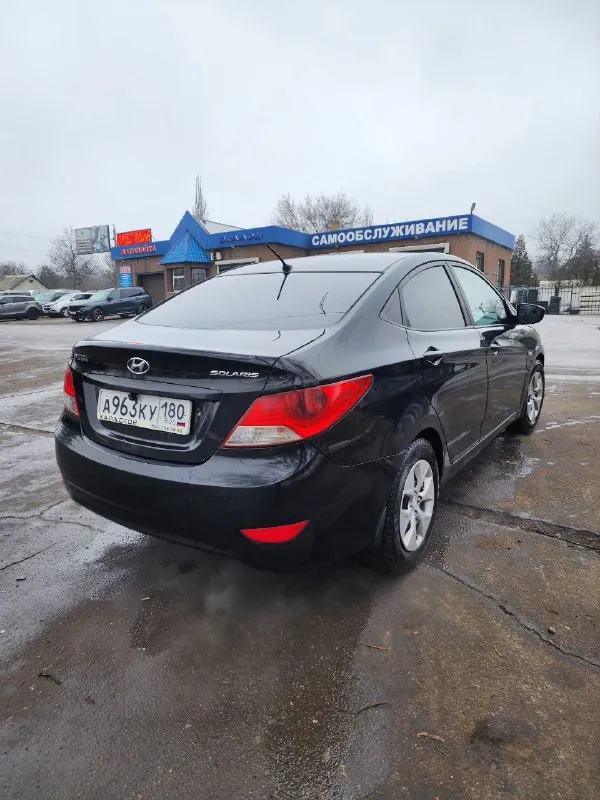 Продам hyundai солярис 2011 год 166 пробега 1.4 бензин механика кондиционер подогрев лобового подогрев сидений 4 стеклоподъемника камера заднего вида сенсорный магнитофон и тд авто в хорошем состоянии новая зимняя резина цена 750.000 руб торг осмотр макеевка тел +79496850245 📲 tg: vlados 📞 звоните: +7(949)6850245 - фотография - 7