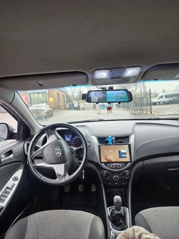 Продам hyundai солярис 2011 год 166 пробега 1.4 бензин механика кондиционер подогрев лобового подогрев сидений 4 стеклоподъемника камера заднего вида сенсорный магнитофон и тд авто в хорошем состоянии новая зимняя резина цена 750.000 руб торг осмотр макеевка тел +79496850245 📲 tg: vlados 📞 звоните: +7(949)6850245 - фотография - 8