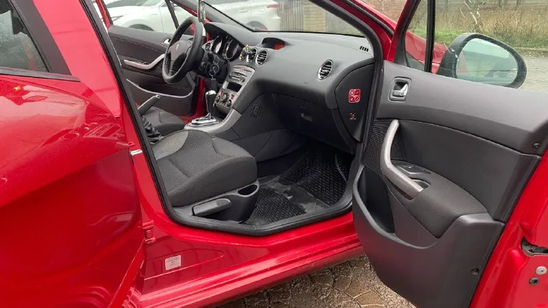 🔥peugeot 308🔥 год выпуска: 2009 тип двигателя: бензиновый, 1.6 пробег: 209 000 км (оригинальный) коробка передач: автоматическая комплектации: • датчики света/дождя • электрорегулировка зеркал • электроподъёмники • круиз-контроль • климат-контроль • мультируль • led-фары • двухстороняя сигнализация цена: 550,000 ₽ автомобиль в отличном состоянии, все системы работают. готов к проверке. юридически чист, без обременений. вопросы по телефону: +7-949-41-55-434. возможен торг. - фотография - 9