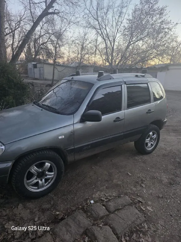 Нива chevrolet 2007 год пробег 357 708 цена 415 000 торг автомобиль обслужен в зиму. за машину не стыдно. сел поехал. торг предусмотрен. автомобиль находиться в донецке. контактный номер 9590356982 📞 звоните: +7(959)0356982 - фотография - 3