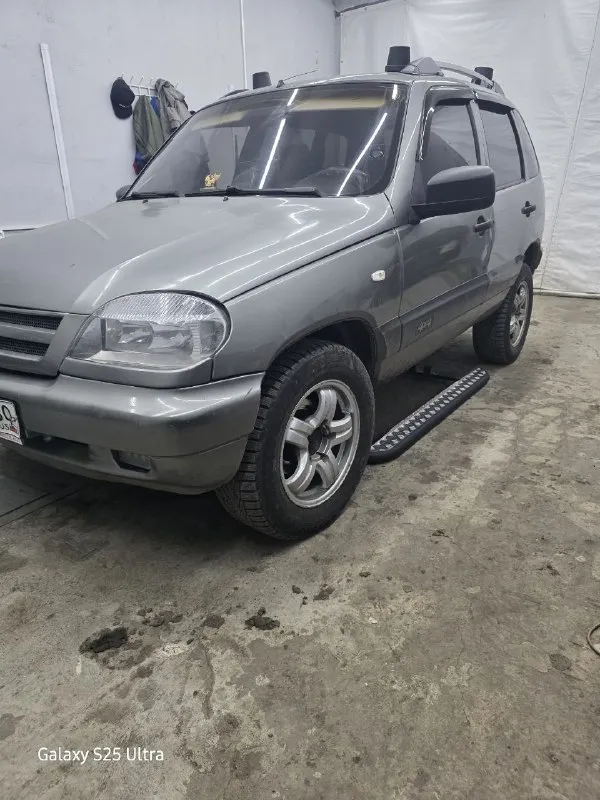 Нива chevrolet 2007 год пробег 357 708 цена 415 000 торг автомобиль обслужен в зиму. за машину не стыдно. сел поехал. торг предусмотрен. автомобиль находиться в донецке. контактный номер 9590356982 📞 звоните: +7(959)0356982 - фотография - 4