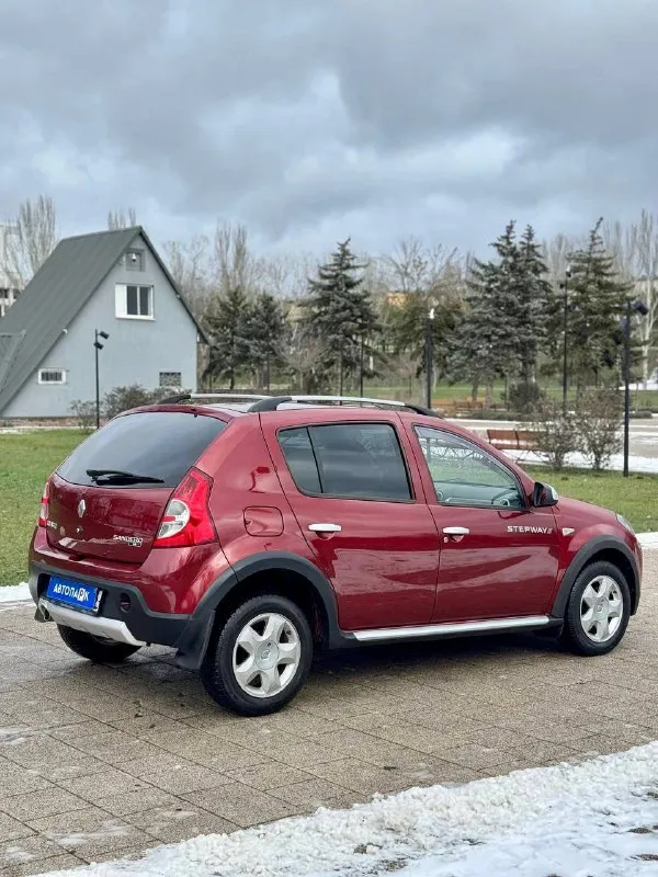 🇫🇷 renault sandero stepway 💰цена: 690 000р 🏢город: мариуполь 📅год выпуска: 2012 🧾пробег: 216 511км. ⚙️двигатель: 1.6 8v ⛽топливо: бензин ⚙️кпп: механика 📞 телефон: +7-949-727-41-51 +7-949-551-91-52 +7-989-263-55-56 💾 описание: ✅ отличное состояние ✅ оригинальный пробег ✅ оцинкованный кузов ✅ южная эксплуатация ✅ техническая часть на 5+ ✅ заводская краска (пара косметических окрасов) 🚙 двигатель k7m 1.6 8v. самый простой и надежный в линейке, ходовая без посторонних звуков, мягкая, высокий клиренс. салон в отличном состоянии. ❄️ кондиционер (холодит шикарно), гур, abs, 2 подушки безопасности, магнитола с bluetooth, подогрев сидений, птф, отличная зимняя резина, сигнализация с автозапуском. улица шевченко 269 🏦 возможна продажа в кредит по двум документам. - фотография - 6