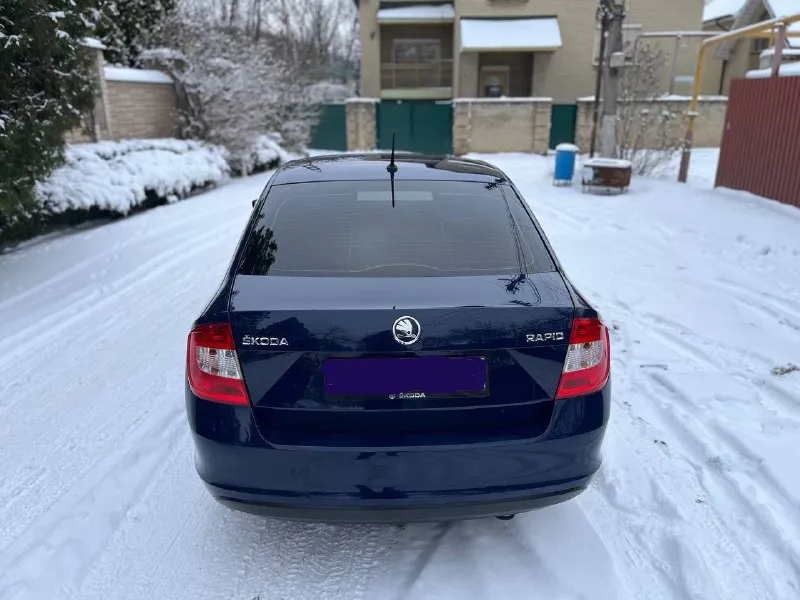 Продам 🔥🔥 skoda рапид 2016 год выпуска двигатель 1.6, механика кондиционер, электро зеркала, музыка, 2 комплекта резины ! автомобиль полностью обслужен. было недавно то ! не такси ! по документам все ровно, переоформление без проблем! цена: 930.000 рублей обращаться по телефону 📞 звоните: +7 949 590 5326 - фотография - 5