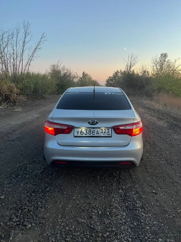 Продам kia rio 2013 года выпуска, оснащенный бензиновым двигателем объемом 1.4 литра и механической... - фотография