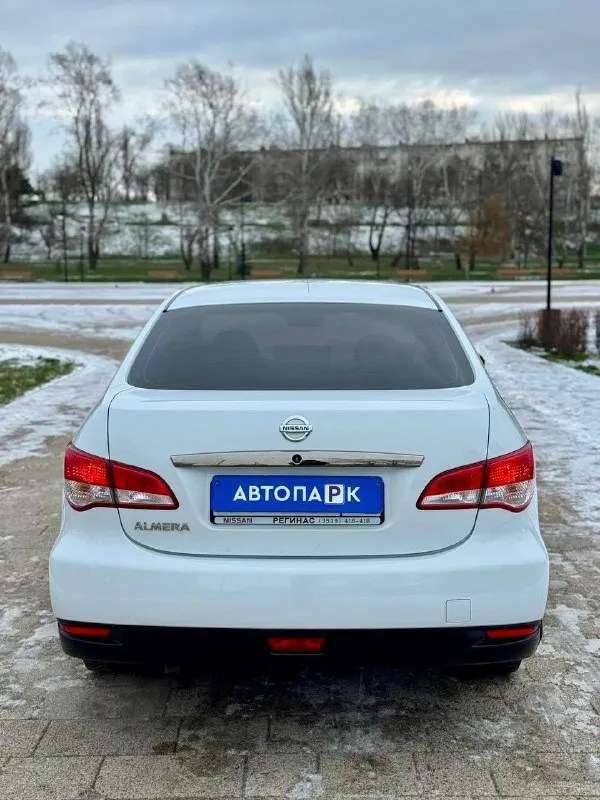 🚘 nissan almera g15 💰цена: 800 000р 🏢город: мариуполь 📅год выпуска: 2015 🧾пробег: 140 680 км. ⚙️двигатель: 1.6 16v ⛽топливо: бензин ⚙️кпп: механика 📞 телефон: +7-989-263-55-56 +7-949-551-91-52 +7-949-727-41-51 💾 описание: ✅ оцинкованный кузов. ✅ техническая часть на 5+. nissan almera g15 - это третье поколение седана nissan, автомобиль b-класса, известный своей надежностью, просторным салоном и вместительным багажником. производился на базе renault logan с технологией горячего цинкования кузова. 🚙 двигатель k4m 1.6 16v 102 л. с. самый лучший в линейке, едет шикарно, ходовая без посторонних звуков, мягкая, высокий клиренс. ❄️ кондиционер, гур, abs, 2 airbag, штатная магнитола с bluetooth, подогрев сидений, оригинальные литые диски на зимней резине, сигнализация с автозапуском, два ключа. улица шевченко 2️⃣6️⃣9️⃣ 🏦 возможна продажа в кредит по двум документам. - фотография - 5
