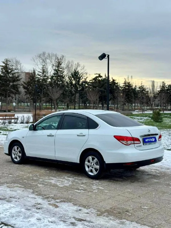 🚘 nissan almera g15 💰цена: 800 000р 🏢город: мариуполь 📅год выпуска: 2015 🧾пробег: 140 680 км. ⚙️двигатель: 1.6 16v ⛽топливо: бензин ⚙️кпп: механика 📞 телефон: +7-989-263-55-56 +7-949-551-91-52 +7-949-727-41-51 💾 описание: ✅ оцинкованный кузов. ✅ техническая часть на 5+. nissan almera g15 - это третье поколение седана nissan, автомобиль b-класса, известный своей надежностью, просторным салоном и вместительным багажником. производился на базе renault logan с технологией горячего цинкования кузова. 🚙 двигатель k4m 1.6 16v 102 л. с. самый лучший в линейке, едет шикарно, ходовая без посторонних звуков, мягкая, высокий клиренс. ❄️ кондиционер, гур, abs, 2 airbag, штатная магнитола с bluetooth, подогрев сидений, оригинальные литые диски на зимней резине, сигнализация с автозапуском, два ключа. улица шевченко 2️⃣6️⃣9️⃣ 🏦 возможна продажа в кредит по двум документам. - фотография - 6