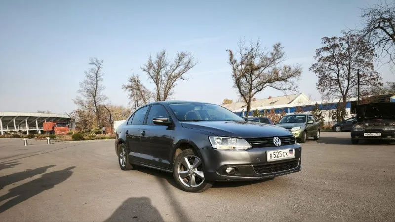 Донецк ✅год: 2013 ✅пробег: 185000 ✅объем: 1,8 ✅цена: 1,1🍋 ✅телефон: +79493174440 на днях встала на 180 номер. volkswagen jetta 6 2013г. я первый хозяин после выкупа из штатов. автомобиль эталон надёжности и комфорта в повседневной эксплуатации. мощность 170 л. с. коробка автомат продажа в связи с переходом на другой класс авто. - фотография - 2