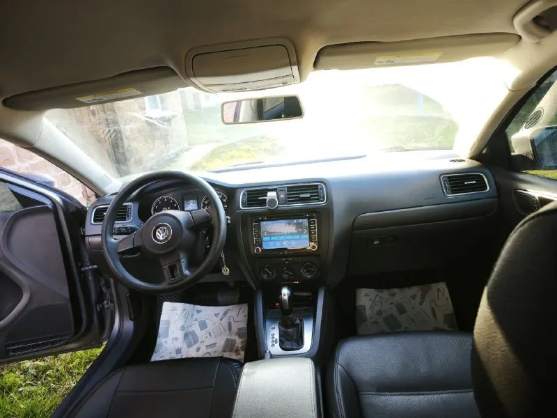 Донецк ✅год: 2013 ✅пробег: 185000 ✅объем: 1,8 ✅цена: 1,1🍋 ✅телефон: +79493174440 на днях встала на 180 номер. volkswagen jetta 6 2013г. я первый хозяин после выкупа из штатов. автомобиль эталон надёжности и комфорта в повседневной эксплуатации. мощность 170 л. с. коробка автомат продажа в связи с переходом на другой класс авто. - фотография - 7