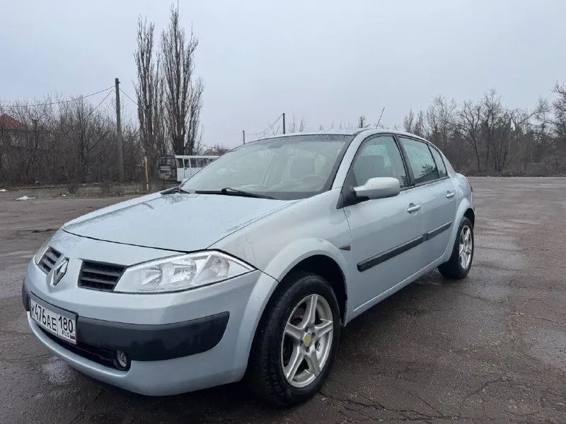 Продам renault меган 2 ( renault megane 2) в отличном состоянии без дтп год выпуска 2003 пробег 258000 я один владелец собственник ( владею машиной давно могу рассказать все о ней ) кузов в отличном состоянии без рыжиков и гнили 2 литра в отличном состоянии не дымит не троит, едет отлично ( очень надежный ) коробка механическая 6 ступенчатая новая ходовая салон в хорошем состоянии хорошая комплектация: климат контроль, датчик дождя, датчик света, система старт стоп, 4 стеклоподъемника с доводчиками переоформление без проблем могу присутствовать машину продаю в связи с тем что купил новую цена 450000 торг у капота осмотр г. макеевка +79496008123 +79490984321 📞 звоните: +7(949)6008123 - фотография - 2