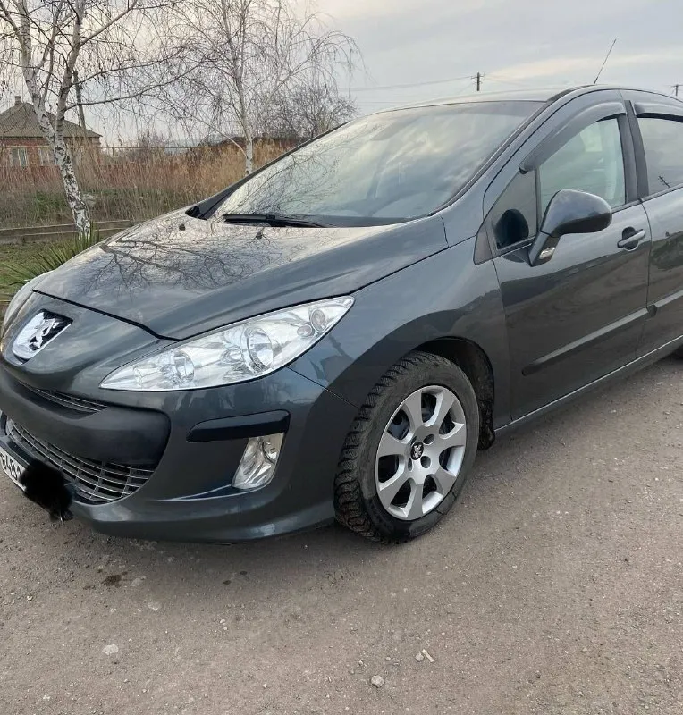Продам peugeot 308 в отличном состоянии, год выпуска 2008, двигатель 1.6(120л. с), пробег 164 тыс. км, коробка автомат(без пинков, рывков)работает идеально,4электростеклоподъёмника, электрозеркала, подогревы сидений, климат контроль, ходовые огни, лобовое без трещин. цена 585 000 рублей, возможен торг. находится в мариуполе. телефон для связи +79496353135 📲 tg: оксана 📞 звоните: +7(949)6353135 - фотография - 2