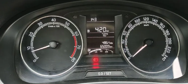 🚘 марка и модель: skoda рапид 📏 пробег: 65000 📆 год: 2018 📝 кпп: ⚙️ описание: автомобиль в отличном состоянии без преувеличения! в красивом цвете. надёжный мотор 1.6 mpi. передний привод. один владелец за всю историю эксплуатации. честный родной пробег. без ржавчины и рыжиков. ходовая в идеальном состоянии, не гремит, не стучит и т. д. состояние салона как новое, нет царапин, затертых сидений и прочего. сигнализация starline. два комплекта резины. любые проверки приветствую. торг уместен естественно. 💰 цена: 1200000 🌍 город: 📞 телефон: +79490844585 🙋‍ нажмите, чтобы связаться с продавцом в тг ✅подписаться✅ 📰разместить объявление📰 📞 звоните: +7(949)0844585 - фотография - 5