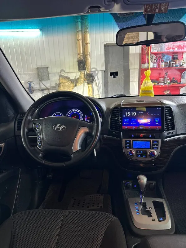 Марка- hyundai santa fe рестайлинг. год- выпуска 2012. привод- подключаемый 4wd обслужен, рабочий!!! кузов в идеальном состоянии. - 2.4 бензин работает идеально, тихо спокойно, даже не слышно как работает! коробка- самая надежная aisin 6ст работает как положено. автомобиль в идеальном состоянии, полностью обслужен, и вложений не требует! хорошая комплектация: цвет салона темно коричневый. двух зонный климат контроль. 4 стекло подъемника. подогрев сидений. подогрев лобового. кожаный мультируль. регулировка фар. в фарах дорогой свет стоит, верх низ. abs esp помощь при спуске и подьеме. поставил новую резину зима! 2 ключа сигнализация, запаска 5 диск, домкрат ключи! в двух словах идеальный семейный автомобиль на каждый день! осмотр донецк макеевка в любом месте! документы чистые, любое оформление! цена подарок до нового года 1.320.000₽ по низу рынка за такой авто💦 телефон +7949-989-6200 звоните в любое время, если не доступен звоните еще раз связь плохая. 📞 звоните: +7(949)9896200 - фотография - 8