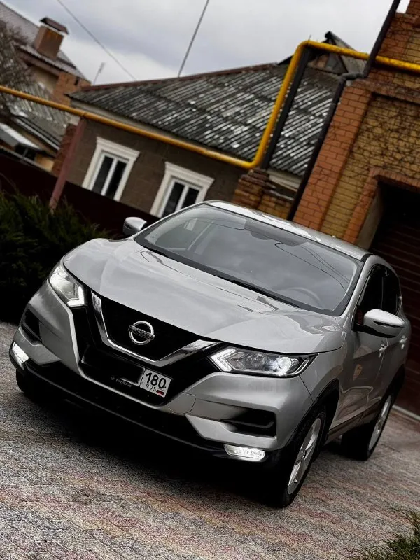 Продам nissan qashqai. можно обмен с вашей доплатой 🔎год: 2020 🧾пробег 122 тыс 📌подробнее: nissan qashqai, 2.0, бензин, автомат, полный привод. 1 владелец за всю историю, сервисные книги, родной подтверждённый пробег. авто весь в родной краске, заводские стекла в круг. доступ, 2-х зонный климат контроль, круиз контроль, адаптивный свет, bi-led, мультимедиа usb bluetooth, мультируль, громкая связь, стеклоподъемники 4 шт. , эл. регулировка зеркал, складывание зеркал, подогрев сидений 4 шт. , подогрев руля, обогрев лобового стекла, парктроники, датчик дождя, датчик света, помощь спуск с горы, система esp, электро ручник, хорошая летняя резина michelin. по технике никаких нареканий. из недавнего заменены тормозные диски и колодки в круг. состояние новой машины. автомобиль после полной химчистки салона с разбором и полировки кузова. красивая комфортная машинка. серебристого цвета. 🌍 осмотр автомобиля в донецке. 💰 цена : 1.900.000 🇷🇺 ют 📲what’sapp / telegram +7949 484 37 35 николай васильевич - фотография - 4