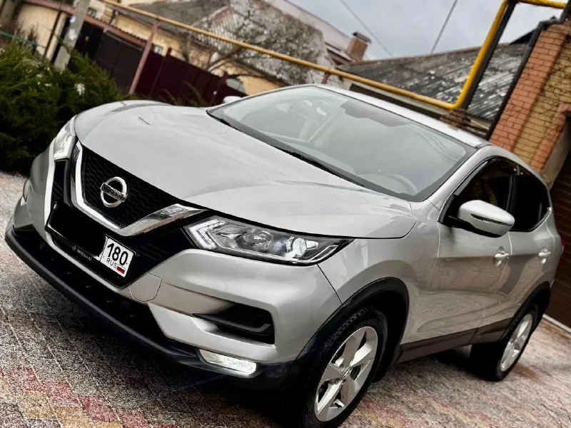 Продам nissan qashqai. можно обмен с вашей доплатой 🔎год: 2020 🧾пробег 122 тыс 📌подробнее: nissan qashqai, 2.0, бензин, автомат, полный привод. 1 владелец за всю историю, сервисные книги, родной подтверждённый пробег. авто весь в родной краске, заводские стекла в круг. доступ, 2-х зонный климат контроль, круиз контроль, адаптивный свет, bi-led, мультимедиа usb bluetooth, мультируль, громкая связь, стеклоподъемники 4 шт. , эл. регулировка зеркал, складывание зеркал, подогрев сидений 4 шт. , подогрев руля, обогрев лобового стекла, парктроники, датчик дождя, датчик света, помощь спуск с горы, система esp, электро ручник, хорошая летняя резина michelin. по технике никаких нареканий. из недавнего заменены тормозные диски и колодки в круг. состояние новой машины. автомобиль после полной химчистки салона с разбором и полировки кузова. красивая комфортная машинка. серебристого цвета. 🌍 осмотр автомобиля в донецке. 💰 цена : 1.900.000 🇷🇺 ют 📲what’sapp / telegram +7949 484 37 35 николай васильевич - фотография - 5