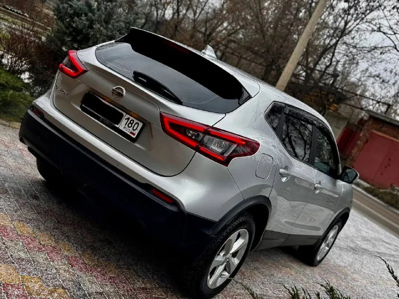 Продам nissan qashqai. можно обмен с вашей доплатой 🔎год: 2020 🧾пробег 122 тыс 📌подробнее: nissan qashqai, 2.0, бензин, автомат, полный привод. 1 владелец за всю историю, сервисные книги, родной подтверждённый пробег. авто весь в родной краске, заводские стекла в круг. доступ, 2-х зонный климат контроль, круиз контроль, адаптивный свет, bi-led, мультимедиа usb bluetooth, мультируль, громкая связь, стеклоподъемники 4 шт. , эл. регулировка зеркал, складывание зеркал, подогрев сидений 4 шт. , подогрев руля, обогрев лобового стекла, парктроники, датчик дождя, датчик света, помощь спуск с горы, система esp, электро ручник, хорошая летняя резина michelin. по технике никаких нареканий. из недавнего заменены тормозные диски и колодки в круг. состояние новой машины. автомобиль после полной химчистки салона с разбором и полировки кузова. красивая комфортная машинка. серебристого цвета. 🌍 осмотр автомобиля в донецке. 💰 цена : 1.900.000 🇷🇺 ют 📲what’sapp / telegram +7949 484 37 35 николай васильевич - фотография - 6