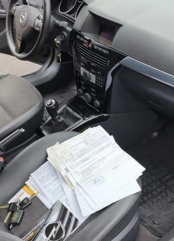 💶 цена:720.000 торг 📮 город:донецк 🚘 марка / модель: opel astra h 📅 год выпуска:2011 📊 пробег:194.000 ⛽ двигатель (тип, объем, ):бензин 1.8 🔧 тип кпп:механика 📝 описание: кузов в родном окрасе, техника идеал без вложений, максимальной комплектации ! 🛞резина зима и лето в подарок 🎁 возможен обмен ! ☎ контактный телефон:+79490454766 +79498069344 - фотография - 5