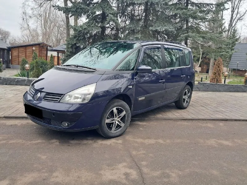 Продаю рено эспейс, 4 поколение, современный автомобиль, минивен, двигатель 1.9дизель, 2004 года выпуска. высокий уровень комфорта и безопасности. вместительный салон, противотуманные фары, электронный спидометр, ключ-карта, запуск с кнопки старт-стоп. возможности трансформации салона. хорошая обзорность. легкость в управлении. вместительный багажник. кузов оцинкованный. центральный замок. кузов и днище в хорошем cocтoянии. эксплуатируется бережно, ежедневные поездки на работу. . цена 600 тыс. возможен торг при осмотре. +79494647048. - фотография - 2