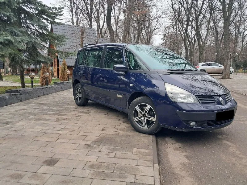 Продаю рено эспейс, 4 поколение, современный автомобиль, минивен, двигатель 1.9дизель, 2004 года выпуска. высокий уровень комфорта и безопасности. вместительный салон, противотуманные фары, электронный спидометр, ключ-карта, запуск с кнопки старт-стоп. возможности трансформации салона. хорошая обзорность. легкость в управлении. вместительный багажник. кузов оцинкованный. центральный замок. кузов и днище в хорошем cocтoянии. эксплуатируется бережно, ежедневные поездки на работу. . цена 600 тыс. возможен торг при осмотре. +79494647048. - фотография - 3