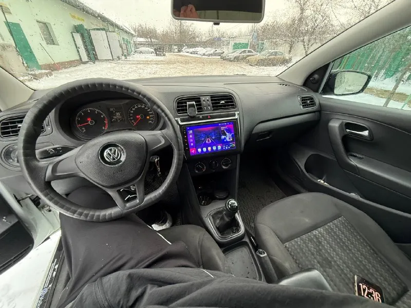 Volkswagen polo 1.6 газ бензин 2019 год 🔥🔥🔥💴цена: 425 т. р. торг 🔥🔥🔥 по технике все в порядке, мотор и коробка отлично. обслужен весь(масло, фильтры, колодки) очень экономичный. расход на газу 200₽ на 100км печка греет🔥💨, едет ровно, не ведет, не трясет. по кузову дно, стаканы, двери, все целое наша местная 180 учет вин и документы на фото смотреть макеевка район пушка +79494529150 🅿️ авторынок днр лнр 🔰 список авторынков юга ➡️ разместить своё авто 🚘 📞 звоните: +7(949)4529150 - фотография - 7