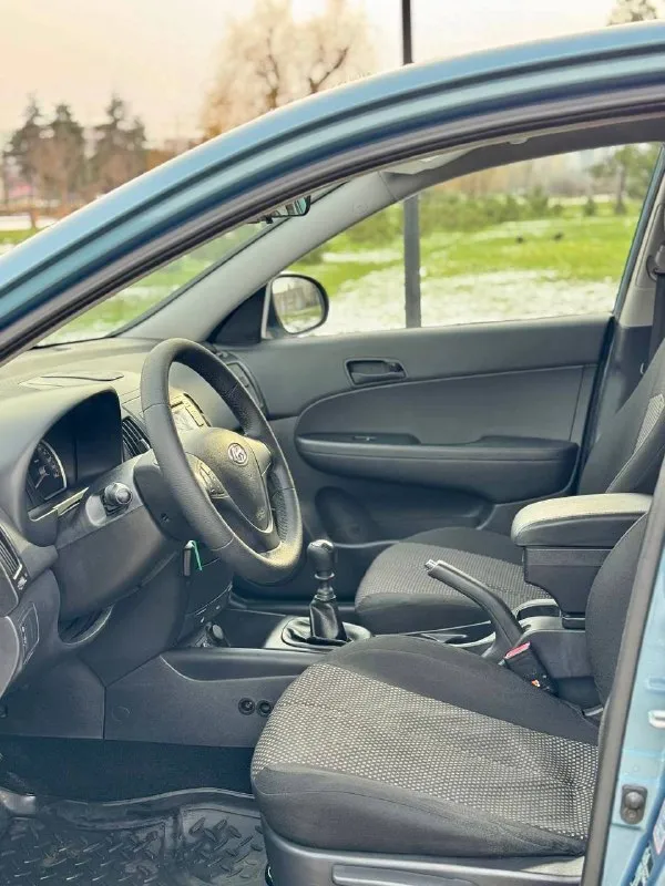 🇰🇵 hyundai i30 💰цена: 800 000р 🏢город: мариуполь 📅год выпуска: 2009 🧾пробег: 112 130 км. ⚙️двигатель: 1.6 ⛽топливо: бензин ⚙️кпп: механика 📞 телефон: +7-949-727-41-51 +7-949-551-91-52 +7-989-263-55-56 💾 описание: ✅ 3 владельца за всю историю. - фотография - 7