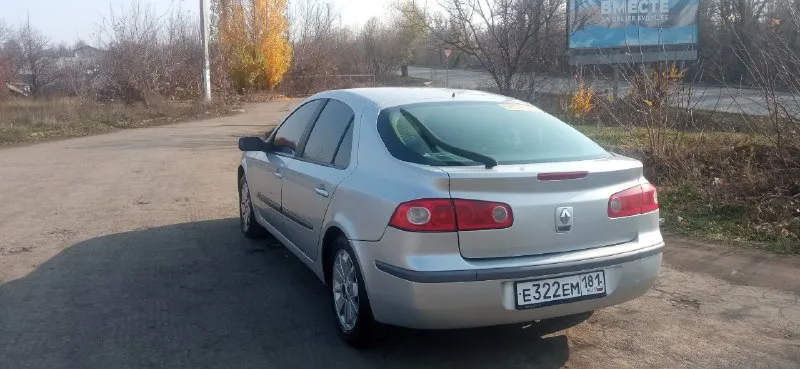 Продам renault laguna 2 рестайлинг автомобиль 2007 года. в отличном состоянии кузов оцинкованный авто вся в родном окрасе готов на любые проверки за ваш счёт. 1.6 16 клапанный, не дымит масло не ест от слова совсем. комбинированный сало, 2 зонный климат, датчик света, датчик дождя, автоматический электро ручник работает идеально, стоят оригинальные r16 диски на хорошей резине, лето отдам в подарок, новая 2 дин магнитола 4 новых динамика, электро регулировка зеркал с подогревом, 4 стеклоподъёмника, 2 ключа, кнопка старт стоп с завода. 5 тысячи назад был поменян комплект грм вместе с помпой, за автомобилем следил менял всё вовремя. стоят новые передние стойки с опорами и подшипниками, свежее масло поменял 1000 км назад, новое сцепление вместе с корзиной и выжимным. я собственник, автомобиль застрахован, документы все в порядке. продажа с полным переоформлением. цена 630р реальному покупателю торг. находится автомобиль в г. антрацит тел. +79592501313 📞 звоните: +7(959)2501313 - фотография - 2