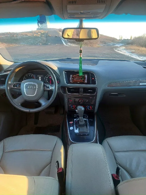 Продам audi q5 2011 г 2л бензин 211лс полный привод кватро машина своя я владелец машина всегда обслуживается поэтому работает все отлично 2 комплекта колес родной цвет машины очень яркая в любую погоду 1500000 тр торг возле машины возможен обмен т +79493608069 📞 звоните: +7(949)3608069 - фотография - 4