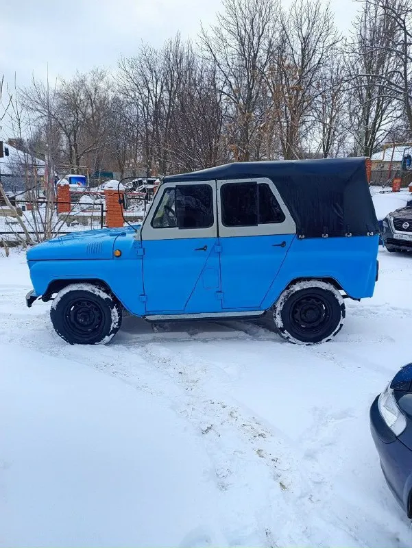 Продам уаз 469, 1993 г. в. полный привод, бензин, механика. технически исправен, два месяца назад ус... - фотография