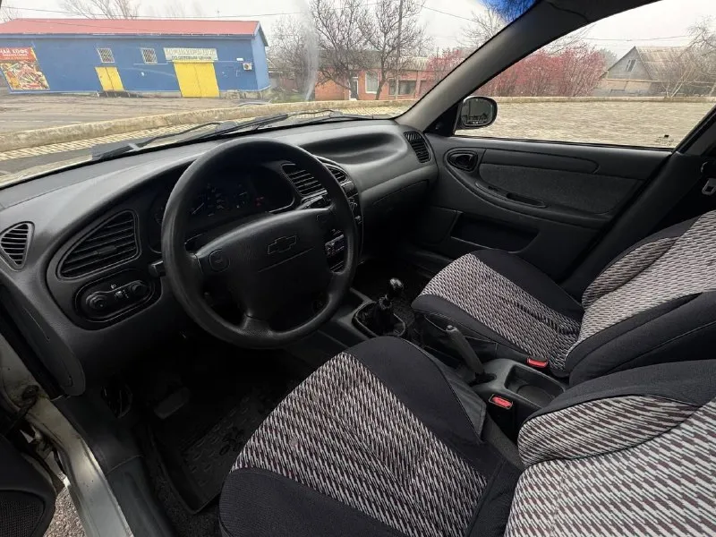 Шевроле ланос chevrolet lanos шланос в машина на ходу каждый день двигатель работает ровно, без лишних звуков и дыма коробка переключает, не выбивает и не хрустит салон в достойном сотстоянии как и все в этом автомобиле 315тыс. торг возможен у капота +79494036874 донецк - фотография - 8