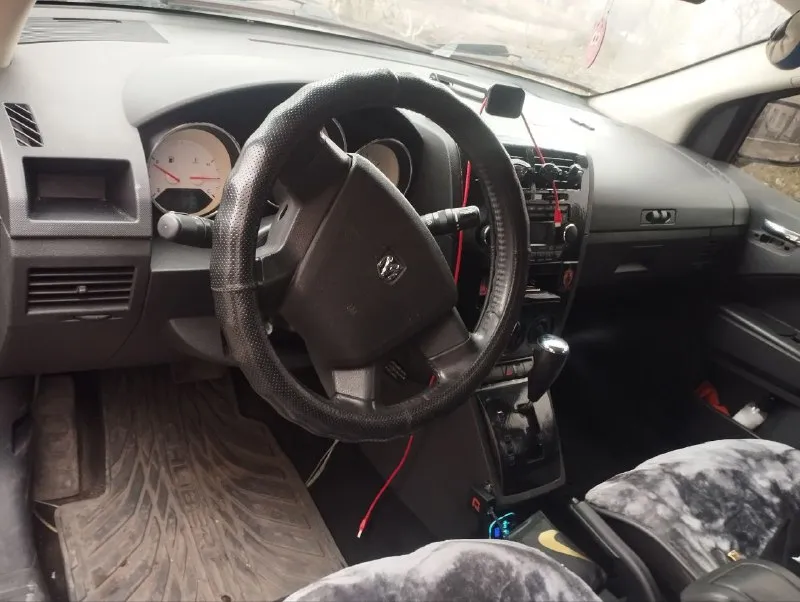 Продам dodge caliber 2.0 2008 года выпуска! куплена в 2009 году в автосалоне «мерседес» в г. донецк. один собственник за все время эксплуатации, машина уже на рф учете. пробег 200 тыс. км оригинал без скруток, салон в достойном состоянии, ничего не крутилось и не менялось, весь в родном заводском окрасе, без дтп, вкруг заводское остекление. коробка(вариатор) работает отлично, катализаторы на месте. замена масла в двс, каждые 7 тыс. , в коробке 40 тыс. по комплектации: кожа, обогревы стекол-сидений,4 эсп, круиз, два комплекта резины на дисках. из вложений:замена или ремонт задних арок(это их проблемные места), покрас переднего бампера. времени и желания заниматься нет, продаю как есть.680 тыс. торг. продажа от собственника. +79498431223 г. донецк - фотография - 5