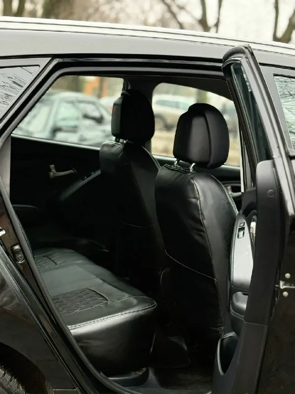 Hyundai ix35 2012 4wd двигатель 2.0 бензин коробка обычный автомат пробег 162000 привод полный подключаемый автомобиль в отличном состоянии, двигатель работает хорошо, коробка переключает без пинков, кузов целый без ржавчины отличная комплектация:кожаный салон, двухзонный климат контроль, большой сенсорный монитор, подогрев всех сидений и руля, парктроники передние и задние, электрозеркала с складыванием, bluetooth aux, заводской сабуфер, два ключа, и еще много чего цена 1350000 возможен торг +79495035504 📞 звоните: +7(949)5035504 - фотография - 6